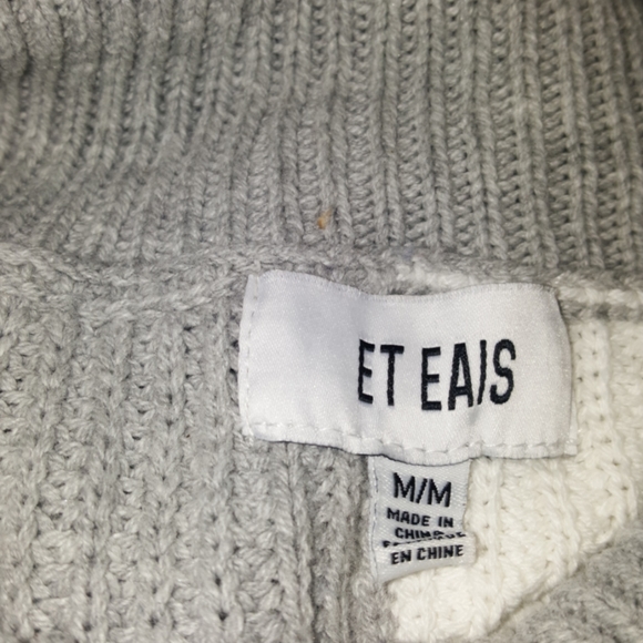 Gray & white long turtleneck knit sweater - Picture 3 of 3